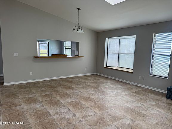 4th image of 920 Forest Glen Dr