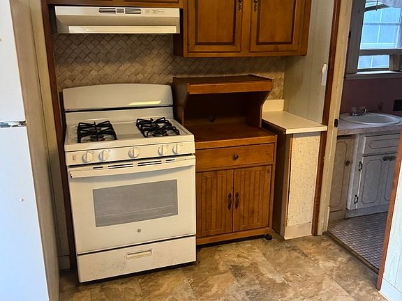 3rd image of 181 London St #3