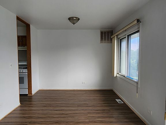 4th image of 2800 Mitchell Dr APT 6