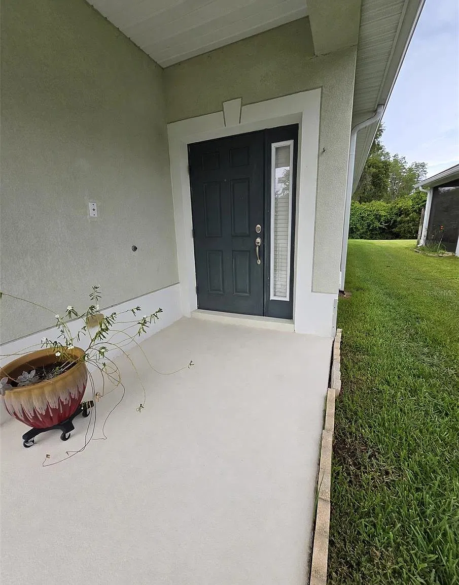 3 bed, 2.0 bath, 2098 sqft, $2,500 — Photo 2