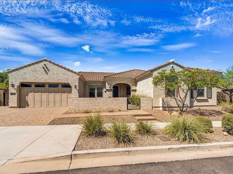 7904 S 29th Pl — Photo 3