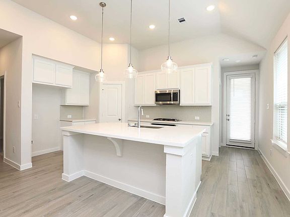 2nd image of 126 Vine Mint Dr