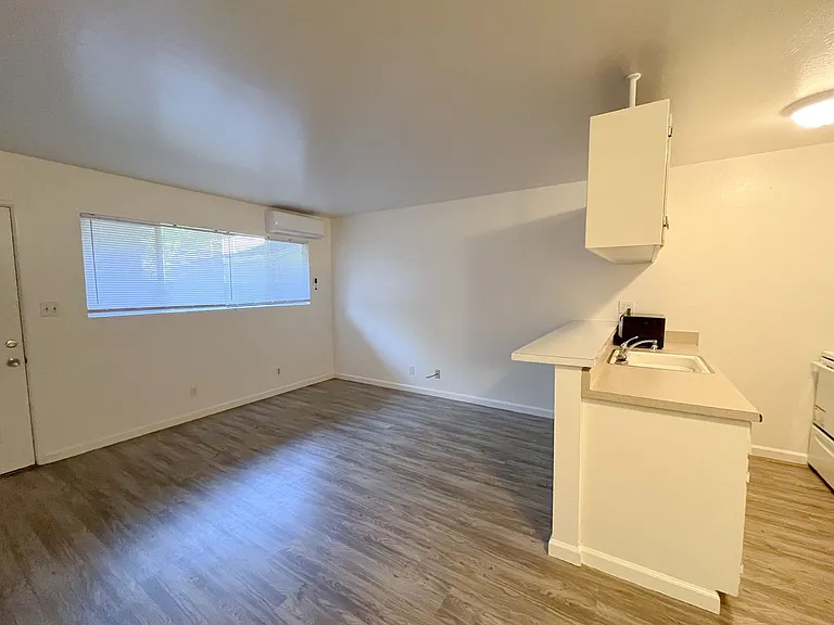 1075 Cypress St #7 — Photo 2
