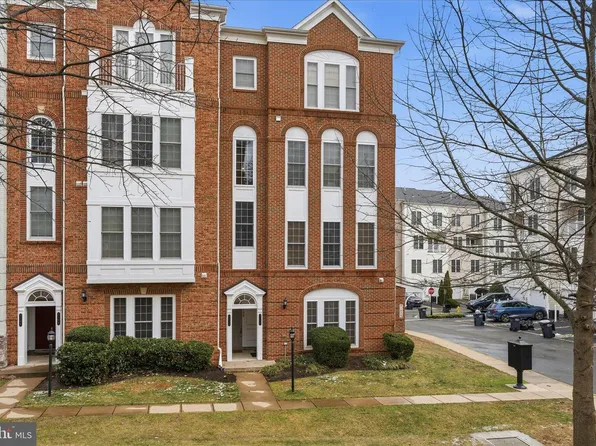 2102 Carthage Dr, Woodbridge, VA 22191