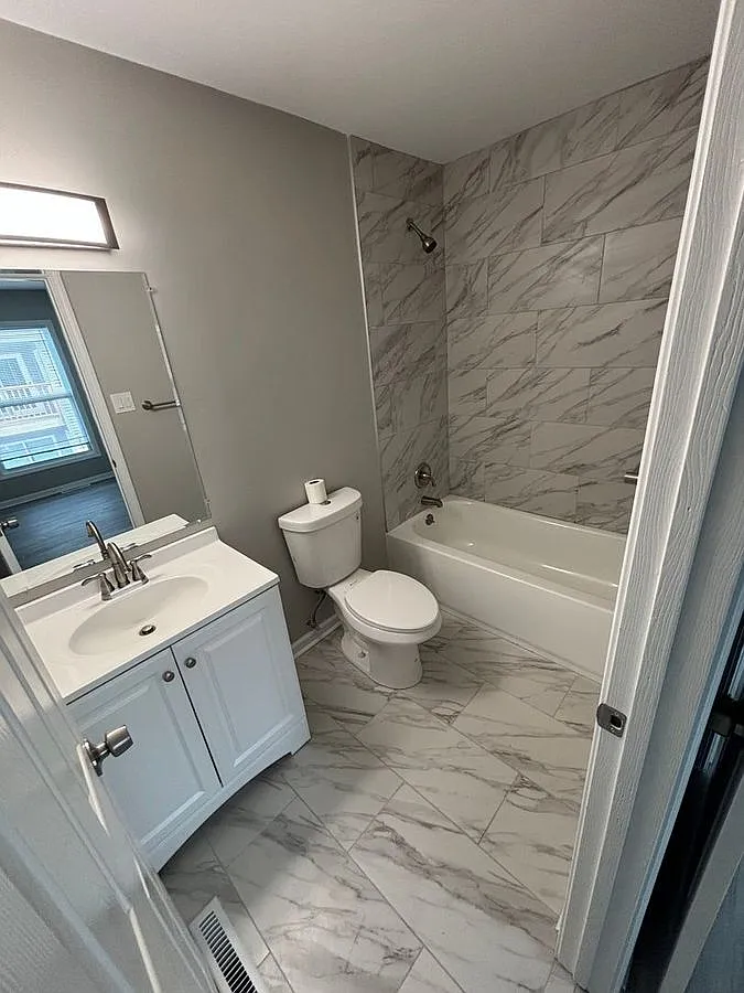 764 Coral Apartments Unit #201 Antioch, IL 60002 — Photo 2