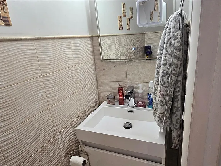1345 W 41st St #6 — Photo 21