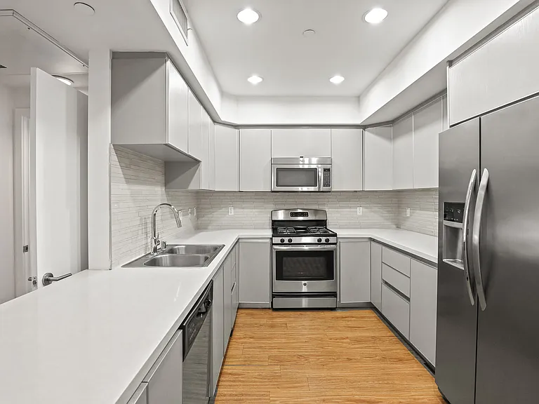 Full-Size Kitchen with Energy-Efficient Appliances