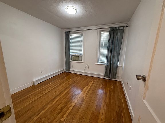 3rd image of 32 Ransom Rd APT 11