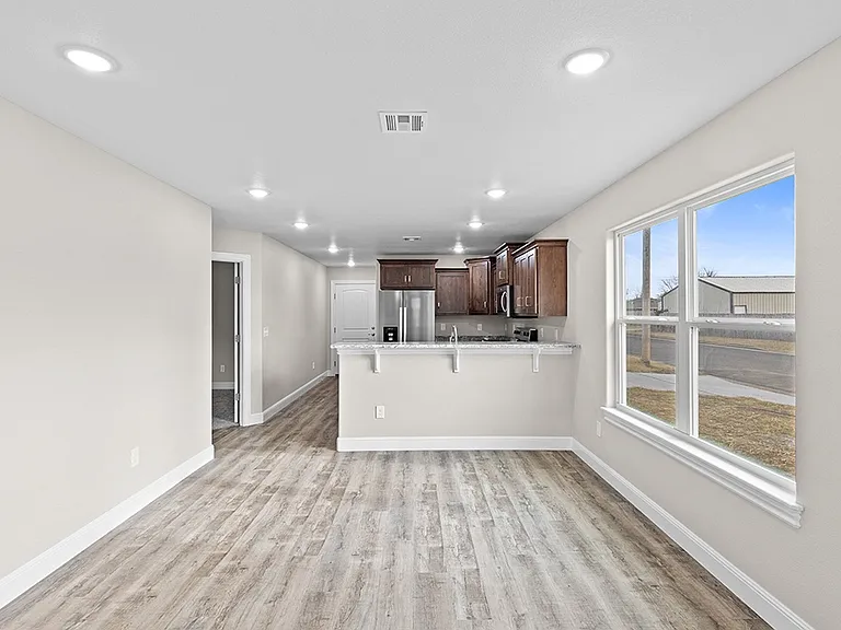 2331 S Willard Ave — Photo 5