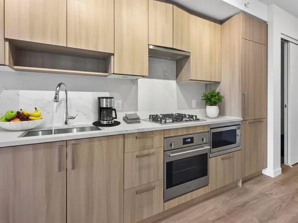 13350 Central Ave #3103, Surrey, BC V3T 0M3