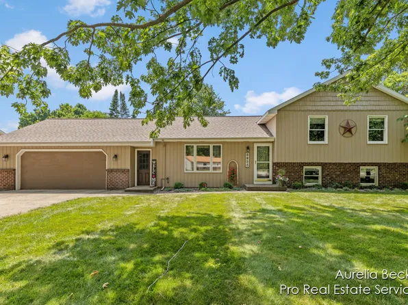 8835 Cottonwood Dr, Jenison, MI 49428