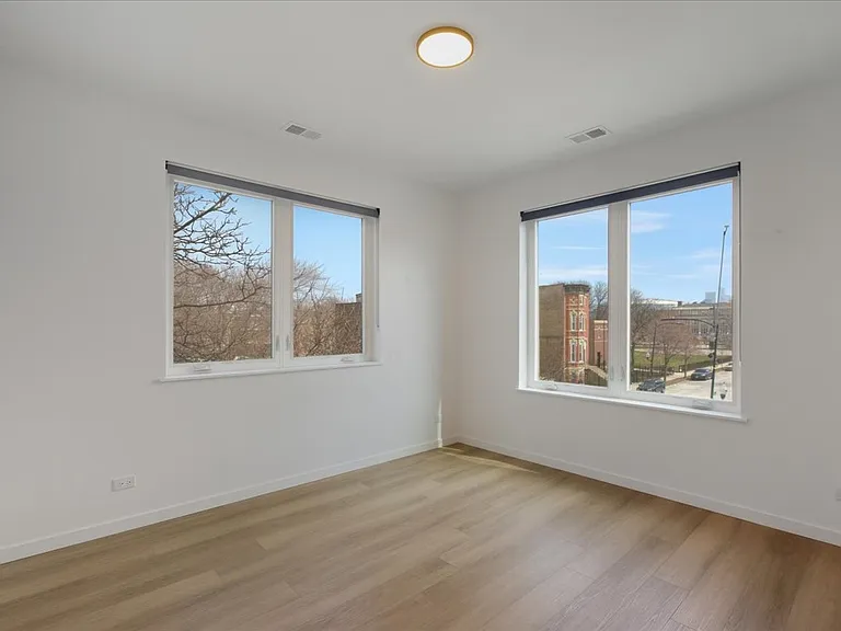 204 S Leavitt St #402 — Photo 9
