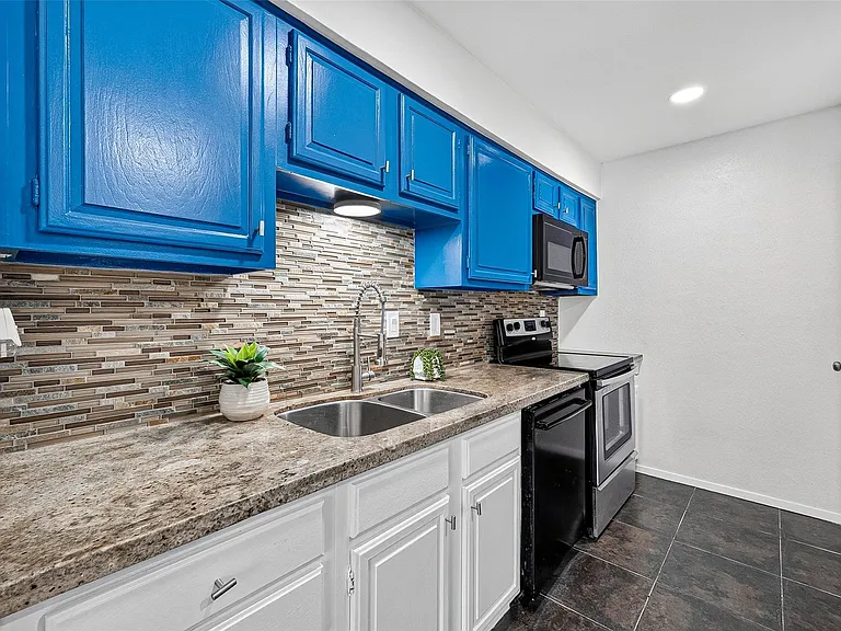 7932 Grow Ln — Photo 16