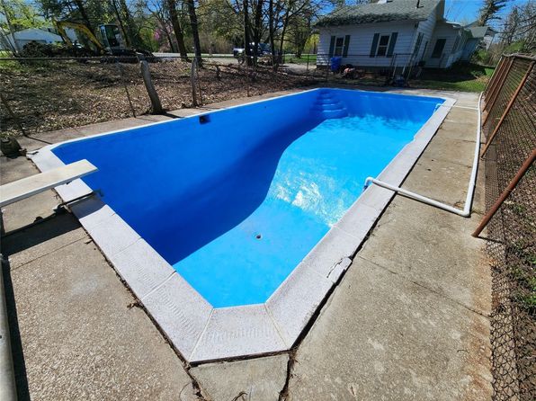 2710 Hershey Rd, Erie, PA 16509