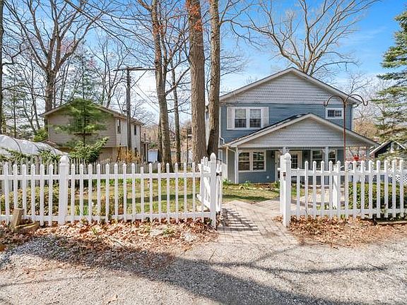 5th image of 602 N Scott Dr #1