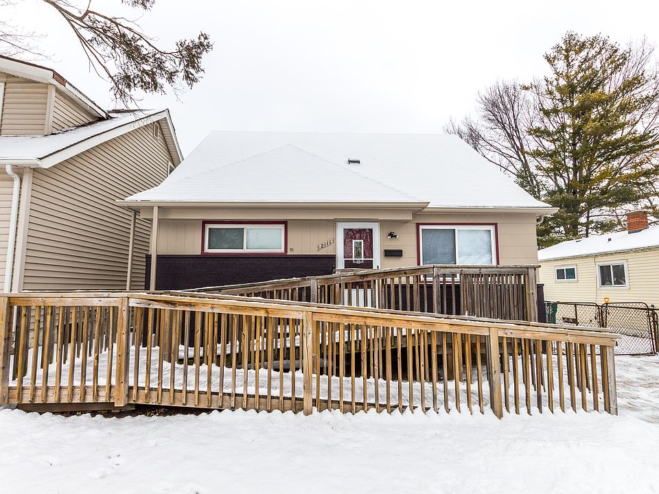 1st image of 2111 E Farnum Ave