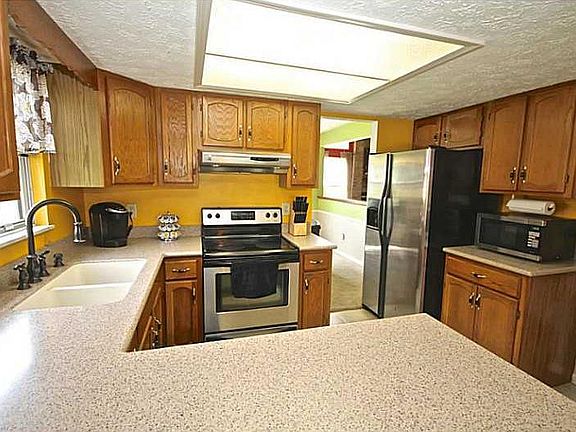 2nd image of 9001 Lincolncreek Cir
