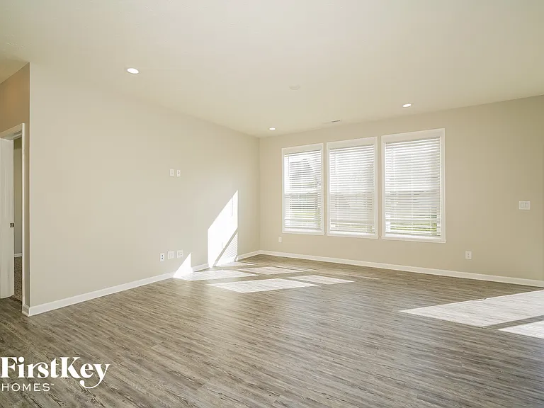 13390 N Carefree Ct — Photo 2