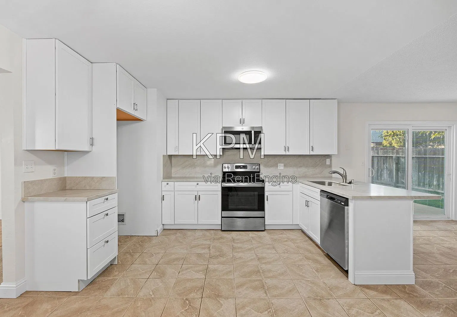 3 bed, 2.0 bath, 1348 sqft, $2,700 — Photo 3