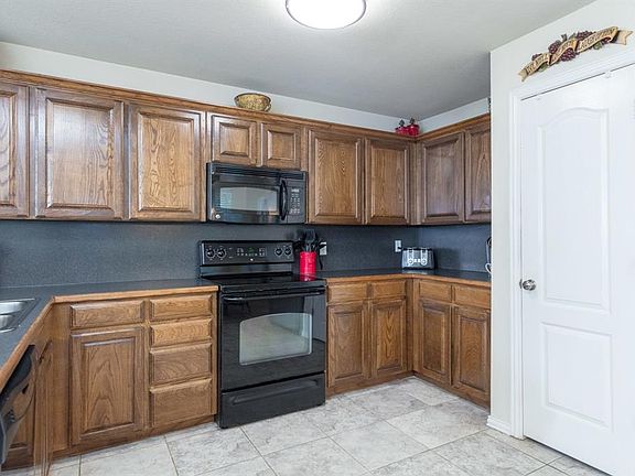 3rd image of 516 Westgate Dr