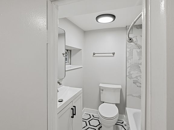5th image of 2388 Champlain St NW Unit 2