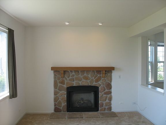 3rd image of 581 W Kristina Ln