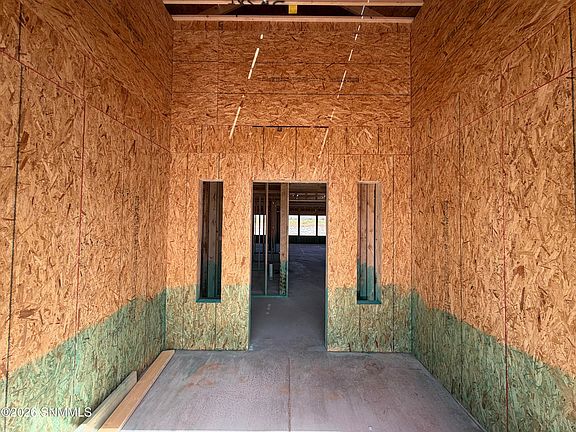 3rd image of 6538 Swan St