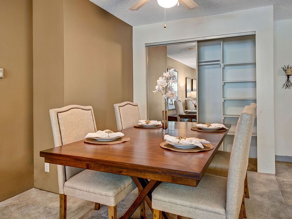 Eagle Ridge Dining Table & Chairs