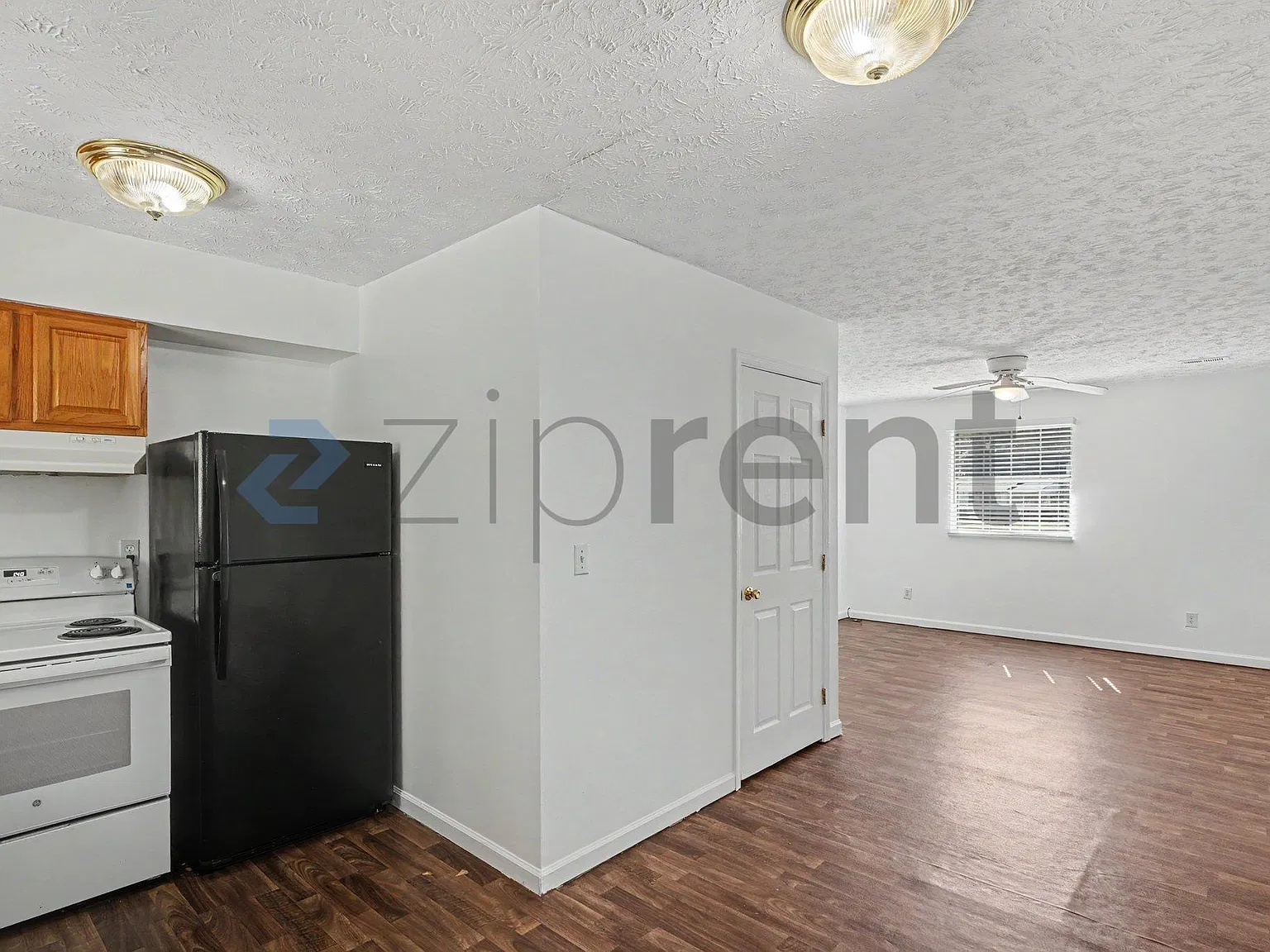 2 bed, 840 sqft, $1,250 — Photo 2