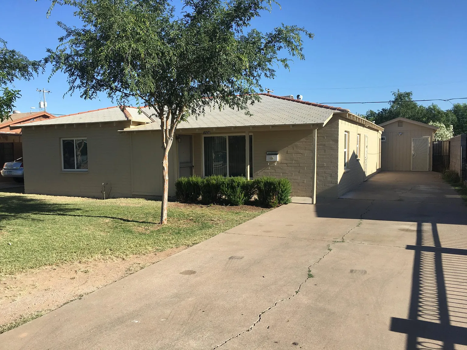 1938 E Mitchell Dr — Photo 3