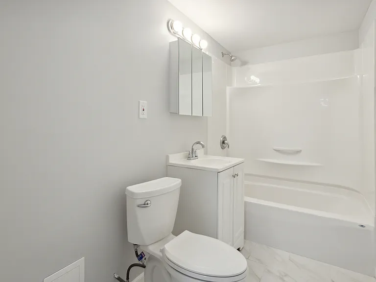 Golden Hill Apartments — Photo 42