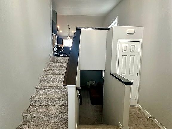 3rd image of 2729 Divide St W