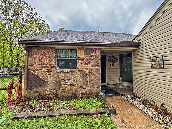 3rd image of 105 Summit Ridge Dr