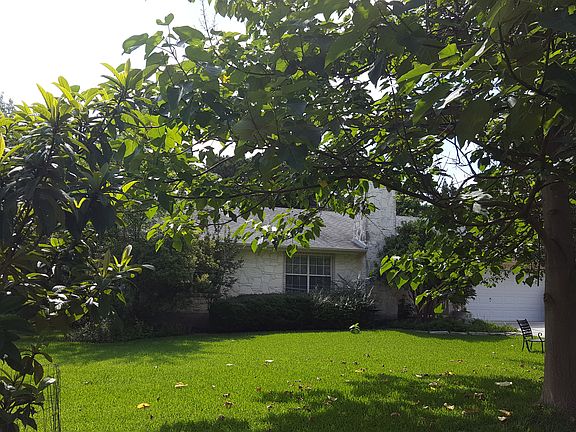2nd image of 27418 Sherwood Forest Dr