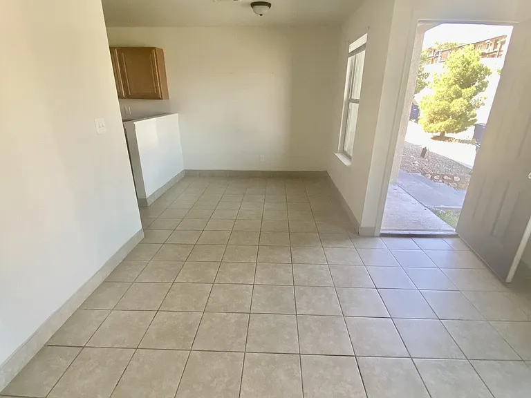 3328 Lincoln Ave #B — Photo 7