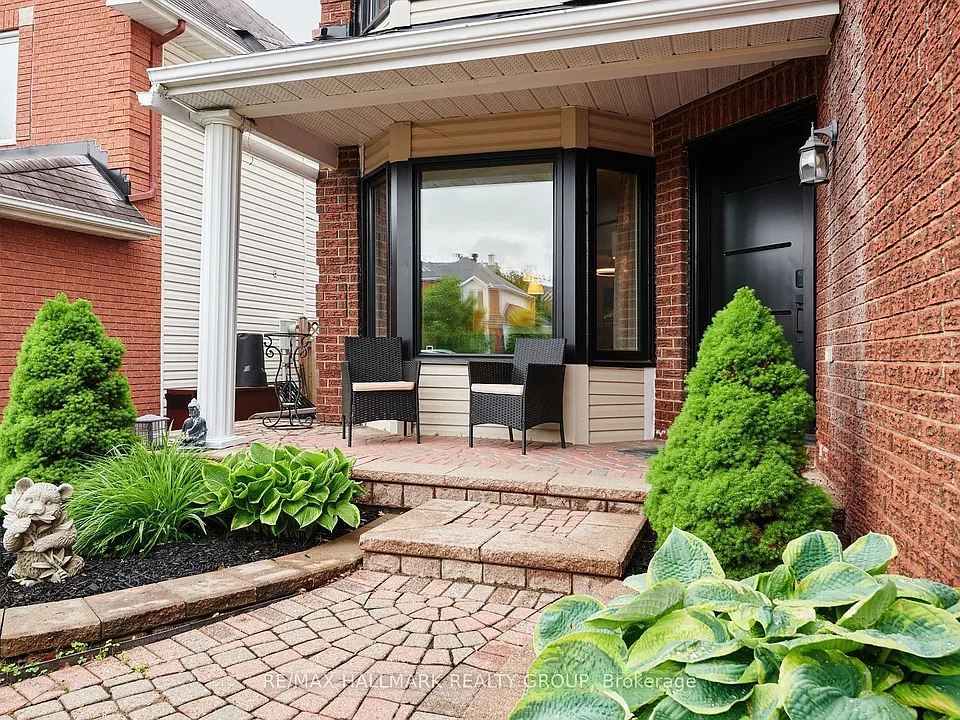 8 Masonbrook St