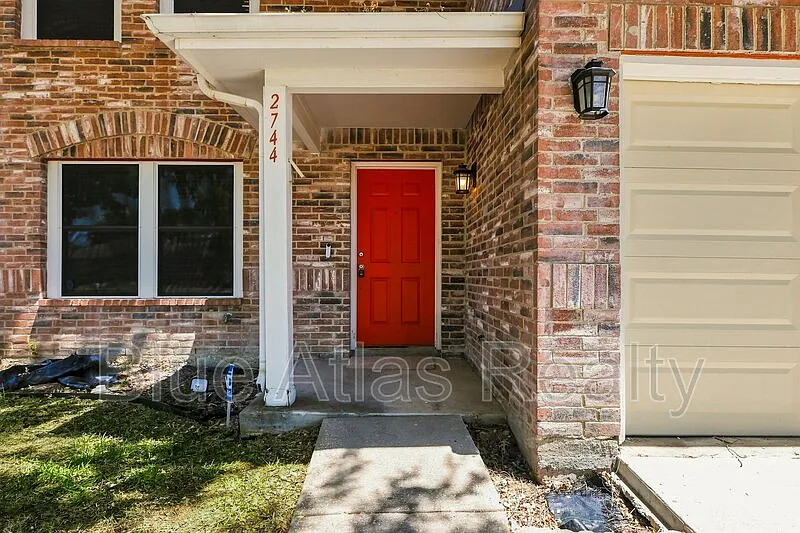 3 bed, 2.5 bath, 2000 sqft, $2,295 — Photo 2