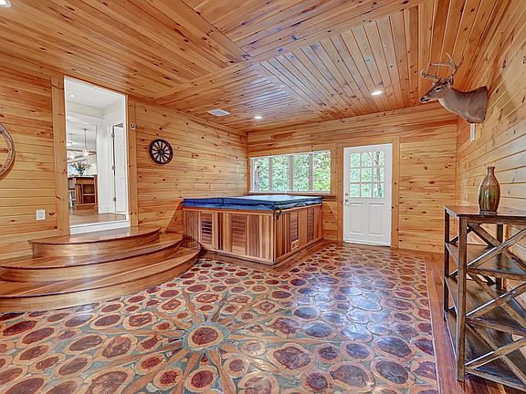 Mudroom with Hot Tub