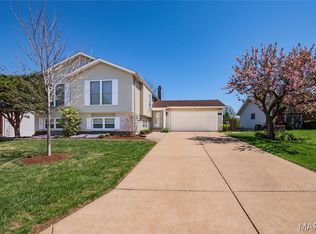 1607 Enwood Dr, Saint Peters, MO 63376