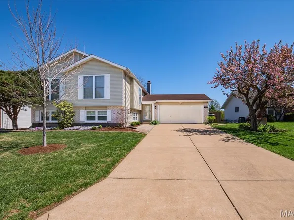 1607 Enwood Dr, Saint Peters, MO 63376