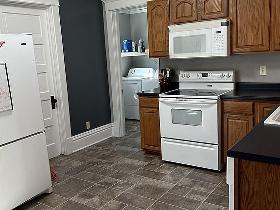 5th image of 512 Birch St