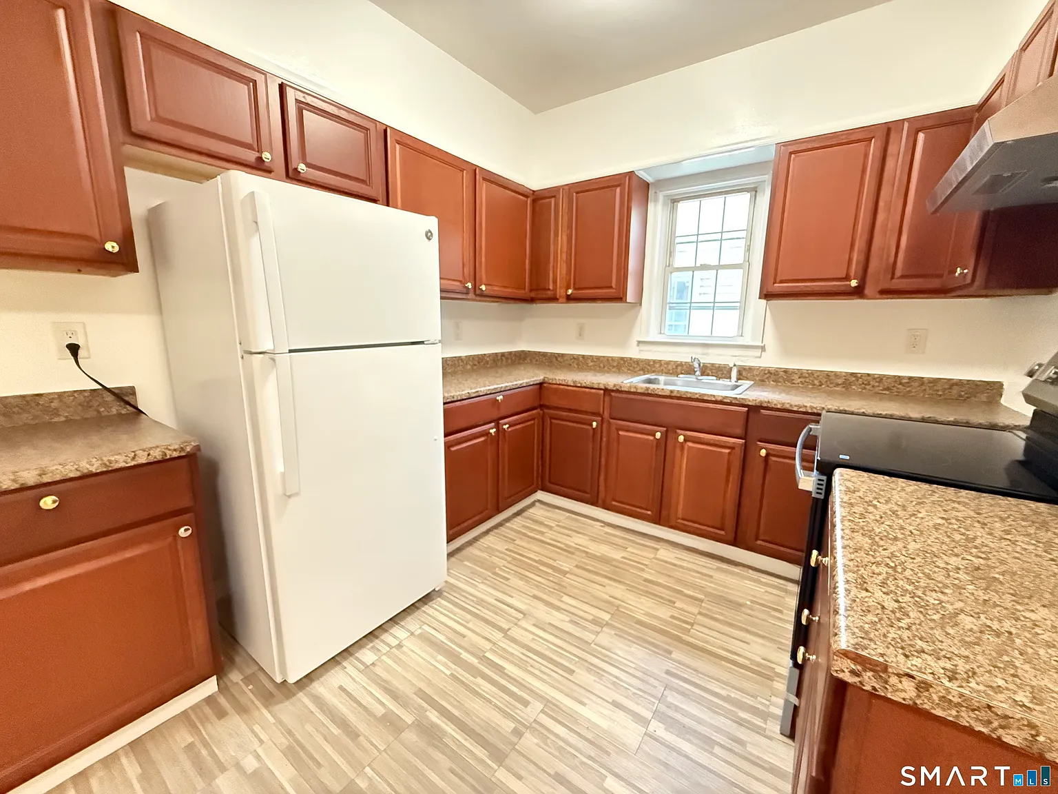 3 bed, 1.0 bath, 1100 sqft, $3,450 — Photo 4