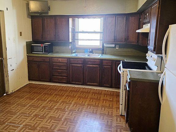 2nd image of 404 Worth St