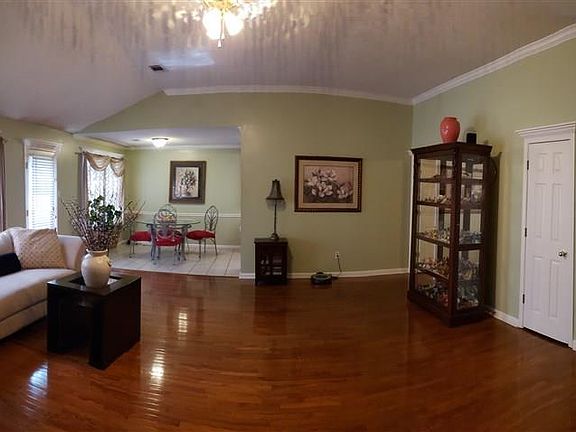 4th image of 3112 Greenfield Dr