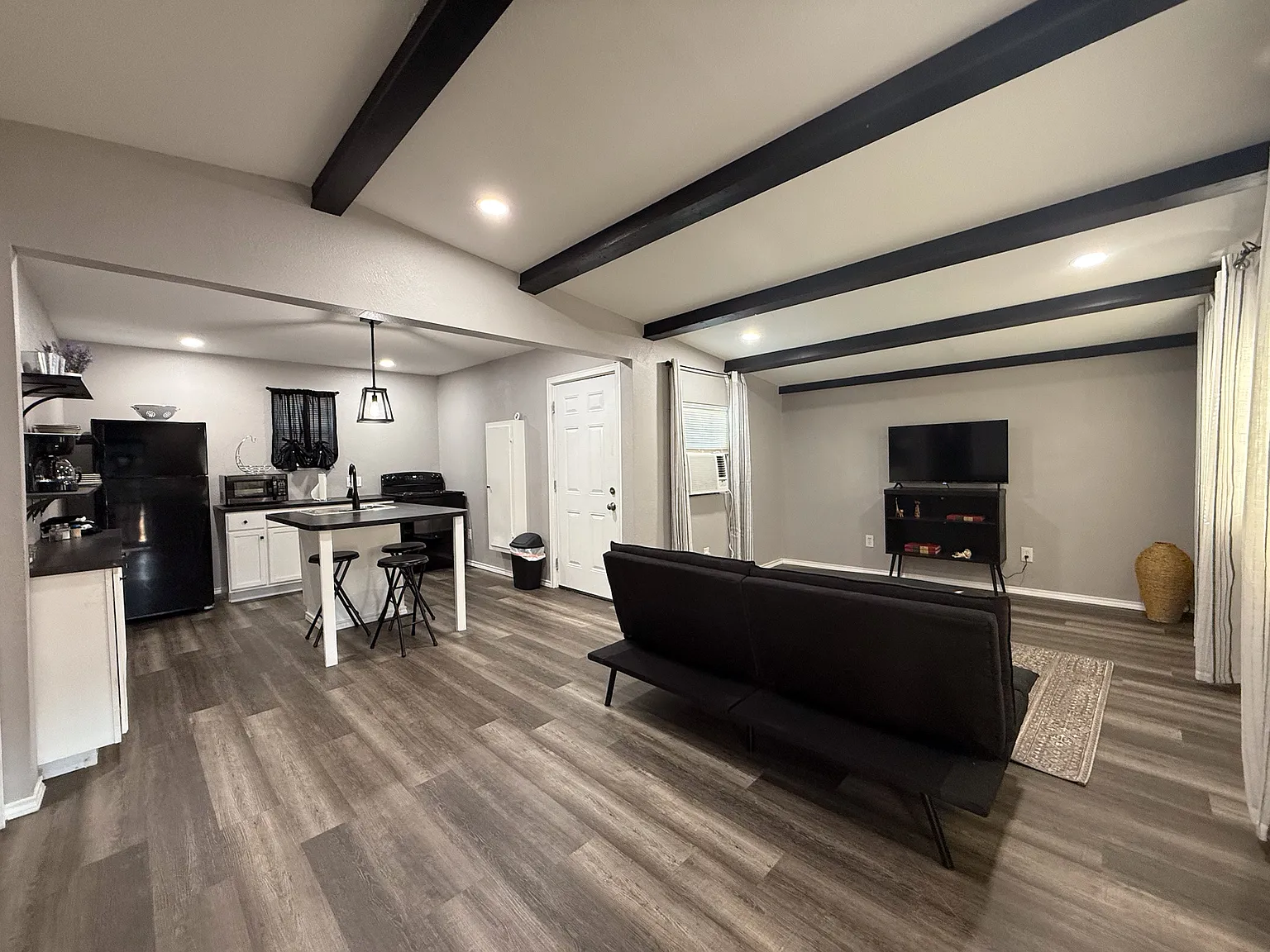 1 bed, $1,000 — Photo 3