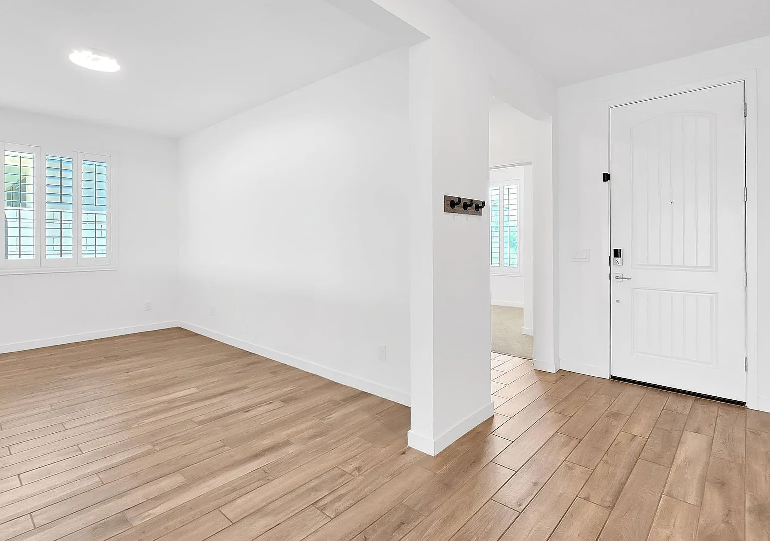Newer built home with loads of space and SOLAR! — Photo 4