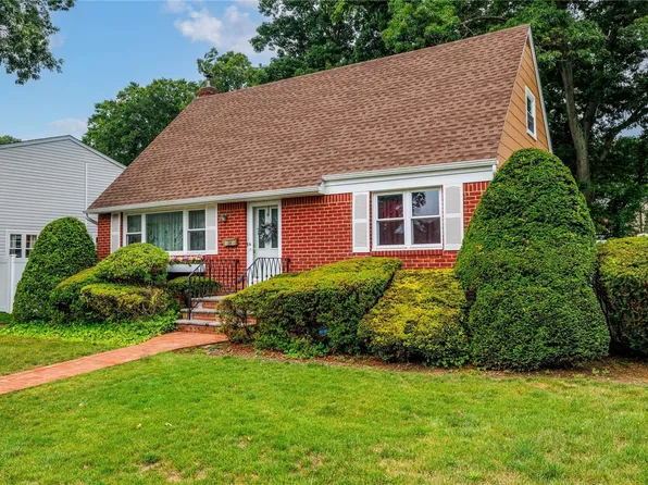 1406 Richard Avenue, Merrick, NY 11566