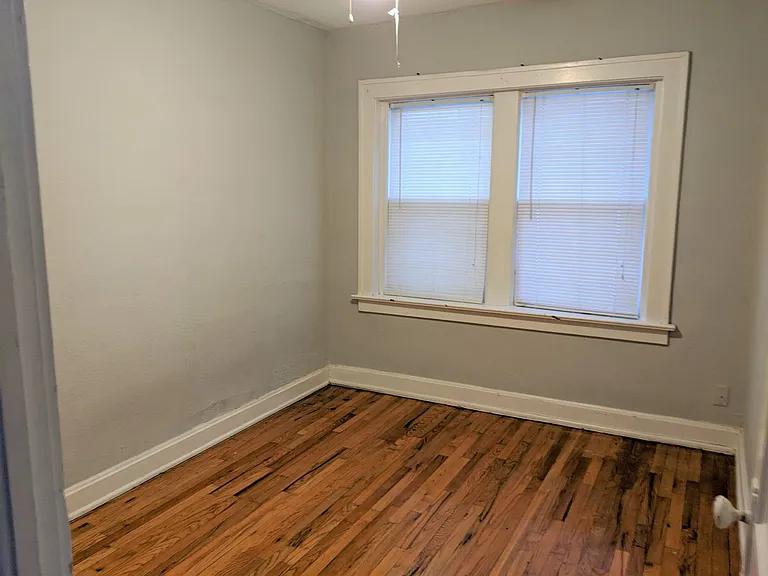 Valentine Place Apartments — Photo 20