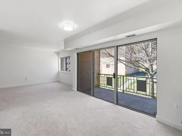 12203 Academy Way APT 9, Rockville, MD 20852