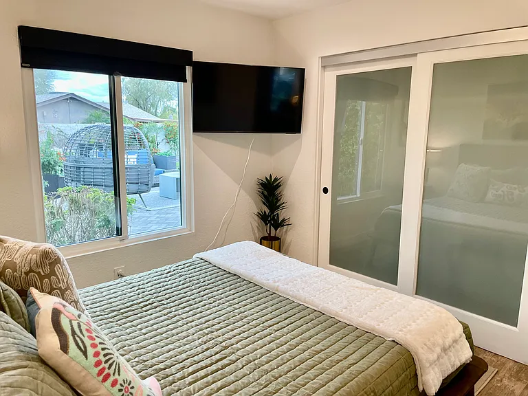 Queen bed room - huge custom closet